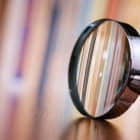 如何在 Linux shell 中找出所有包含指定文本的文件